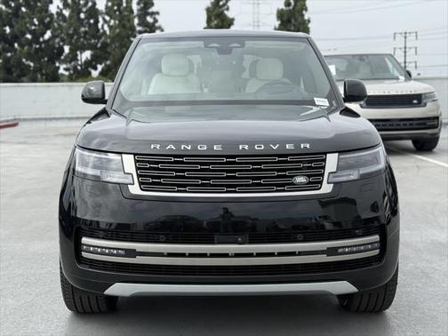 2025 Land Rover Range Rover P550e SE