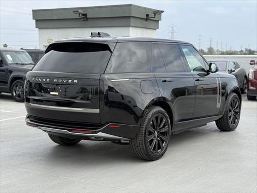 2025 Land Rover Range Rover P550e SE