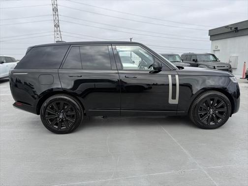 2025 Land Rover Range Rover P550e SE