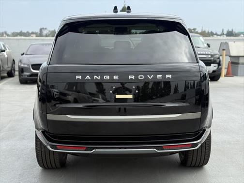 2025 Land Rover Range Rover P550e SE