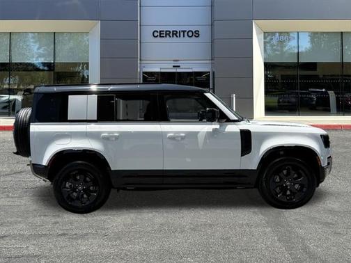 2025 Land Rover Defender 110 P400 X-Dynamic SE