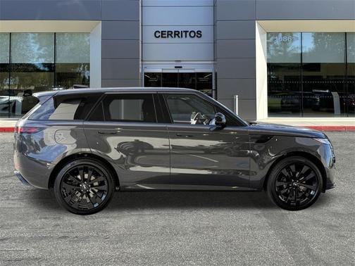 2025 Land Rover Range Rover Sport SE