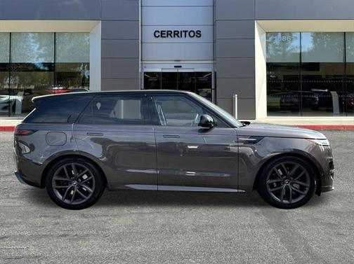 2025 Land Rover Range Rover Sport SE