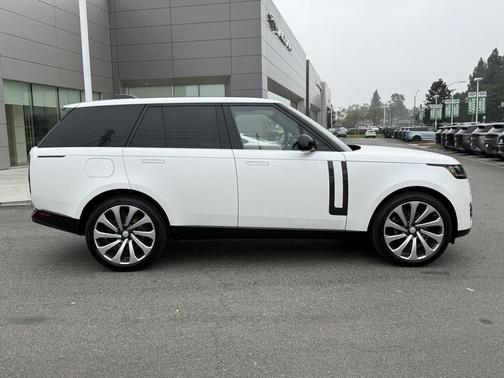 2025 Land Rover Range Rover P530 SE