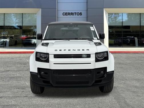 2025 Land Rover Defender 110 P400 X-Dynamic SE