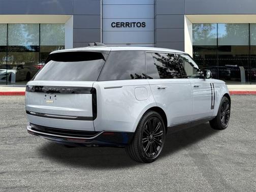 2025 Land Rover Range Rover P530 SE 7 Seat