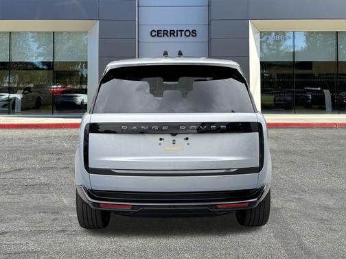 2025 Land Rover Range Rover P530 SE 7 Seat