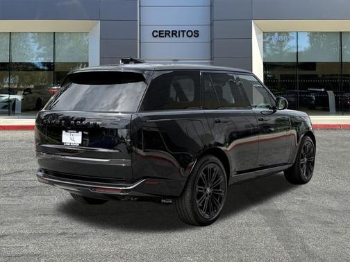 2025 Land Rover Range Rover P530 SE
