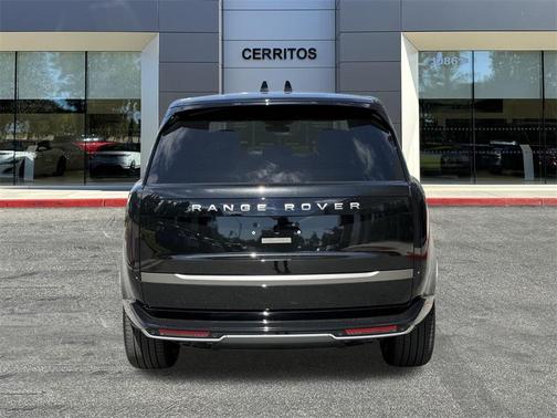 2025 Land Rover Range Rover P530 SE