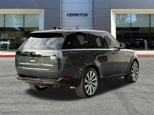 2025 Land Rover Range Rover P530 SE