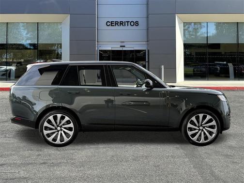 2025 Land Rover Range Rover P530 SE