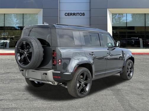 2025 Land Rover Defender 110 P400 X-Dynamic SE