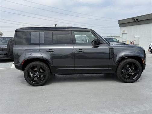 2025 Land Rover Defender 110 P400 X-Dynamic SE