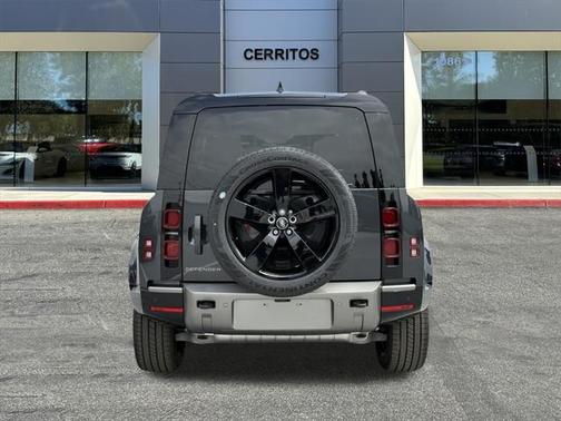 2025 Land Rover Defender 110 P400 X-Dynamic SE