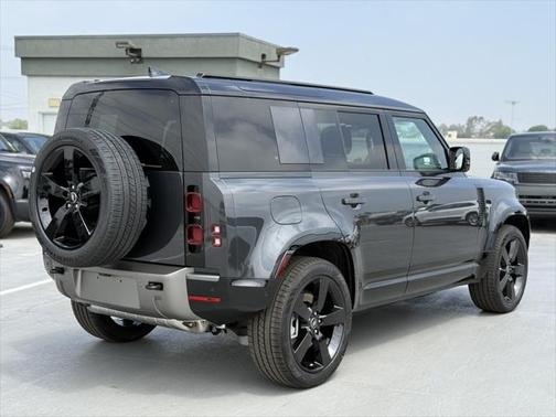 2025 Land Rover Defender 110 P400 X-Dynamic SE