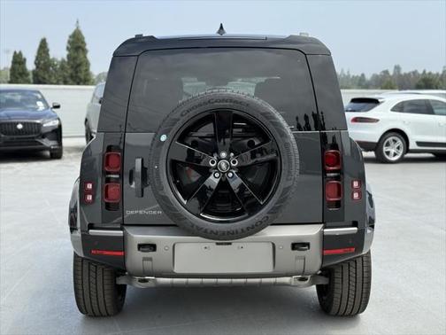 2025 Land Rover Defender 110 P400 X-Dynamic SE