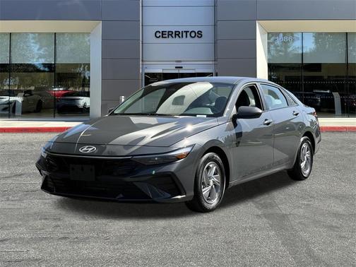 2025 Hyundai ELANTRA SE