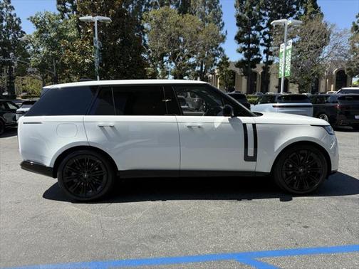 2025 Land Rover Range Rover P400 SE 7 Seat