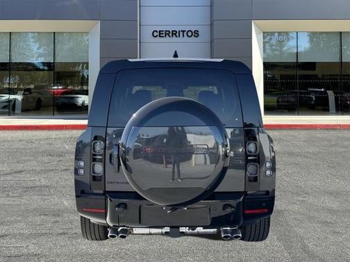 2025 Land Rover Defender V8