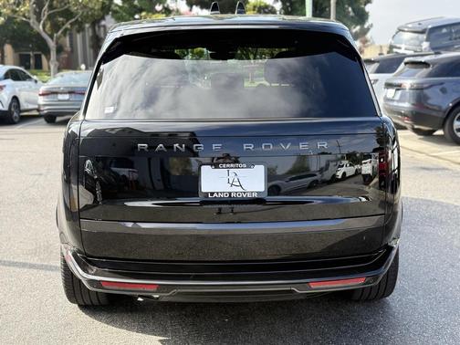 2024 Land Rover Range Rover P530 SE