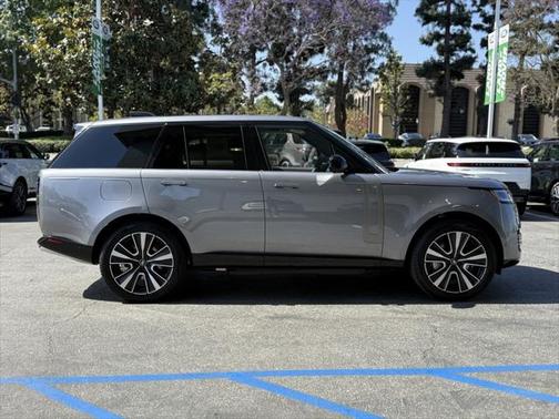 2025 Land Rover Range Rover P550e SE