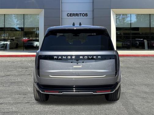 2025 Land Rover Range Rover P550e SE