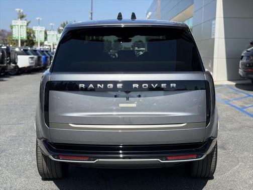 2025 Land Rover Range Rover P550e SE