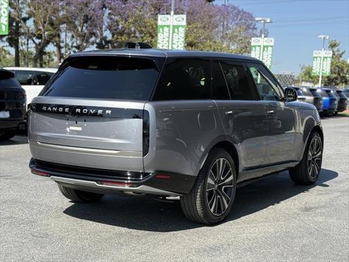2025 Land Rover Range Rover P550e SE