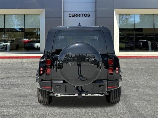 2025 Land Rover Defender 90 P400 X-Dynamic SE