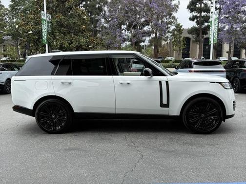 2025 Land Rover Range Rover P530 SE 7 Seat
