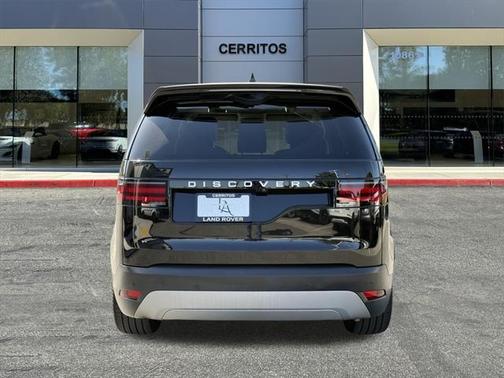 2024 Land Rover Discovery P300 S