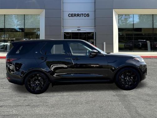 2024 Land Rover Discovery P300 S