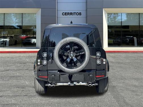 2024 Land Rover Defender 110 V8