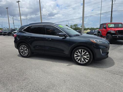 2022 Ford Escape Titanium