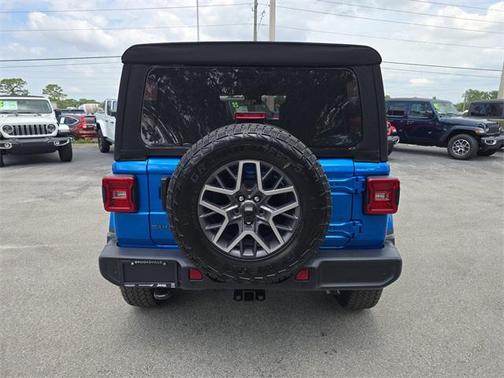 2025 Jeep Wrangler 4-Door Sahara 4x4