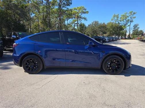 2022 Tesla Model Y Long Range Dual Motor All-Wheel Drive