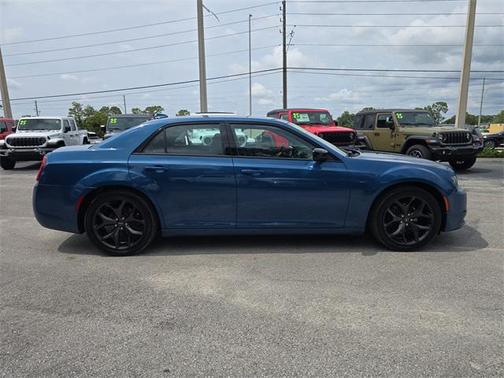 2021 Chrysler 300 Touring