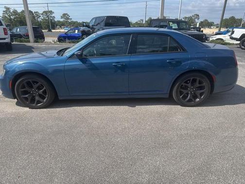 2021 Chrysler 300 Touring