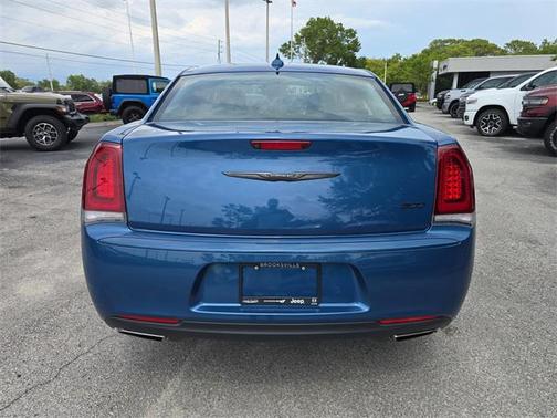 2021 Chrysler 300 Touring