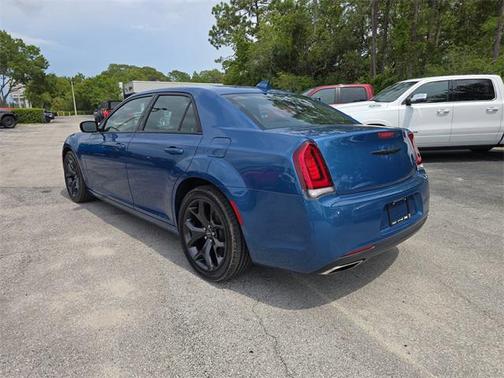 2021 Chrysler 300 Touring