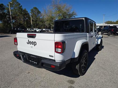 2023 Jeep Gladiator Overland