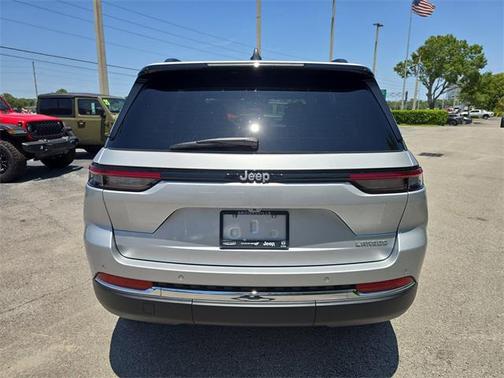 2025 Jeep Grand Cherokee Laredo