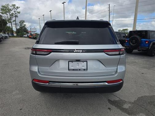 2025 Jeep Grand Cherokee Laredo