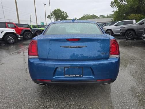 2023 Chrysler 300 Touring