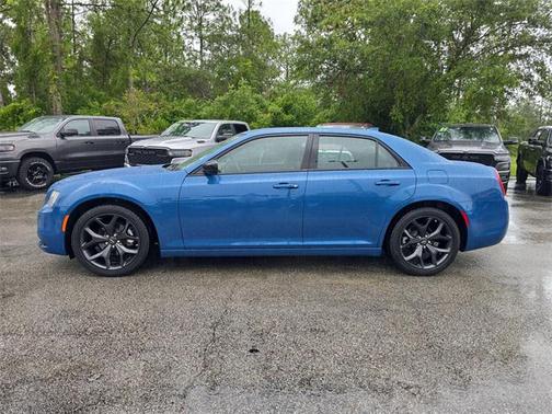 2023 Chrysler 300 Touring