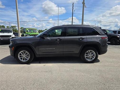 2025 Jeep Grand Cherokee Laredo
