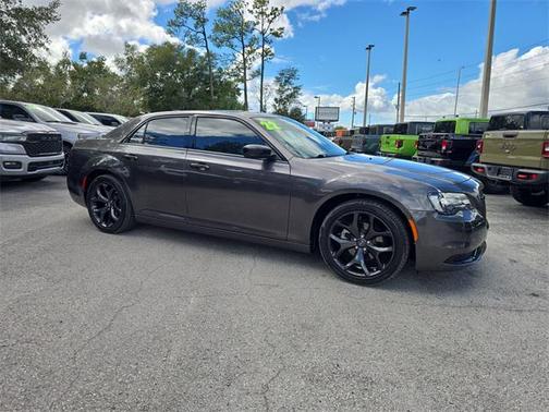2022 Chrysler 300 Touring