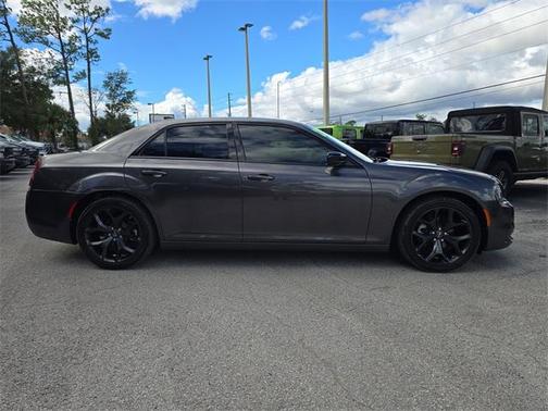 2022 Chrysler 300 Touring
