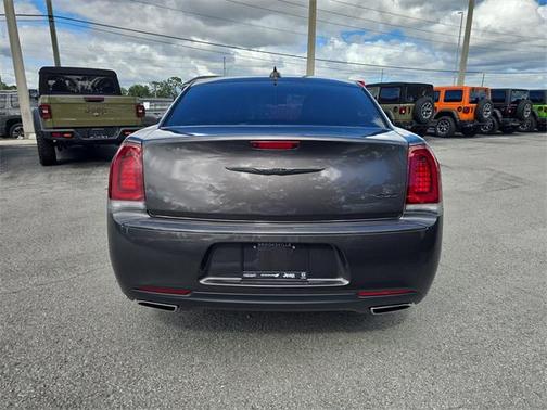 2022 Chrysler 300 Touring