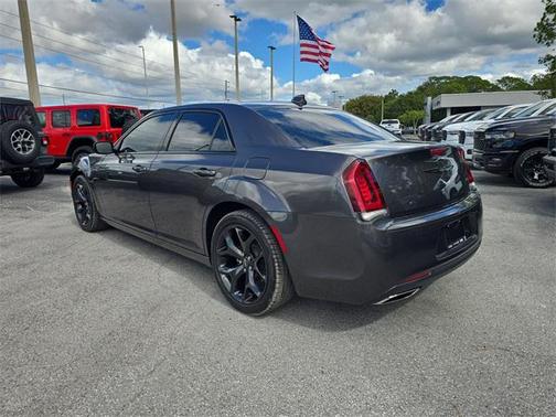 2022 Chrysler 300 Touring